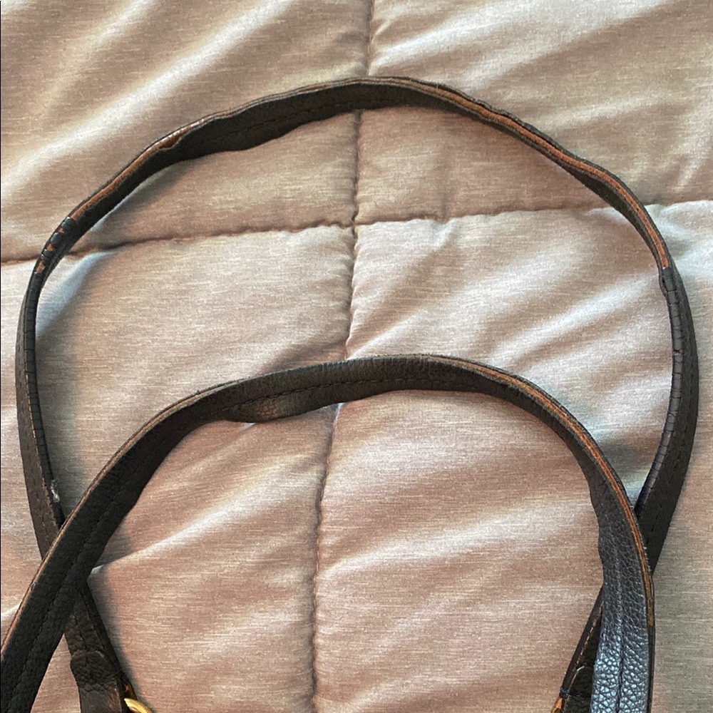 Louis Vuitton Black and Gold Shoulder Bag with Structured Elegance - Picture 14 of 17